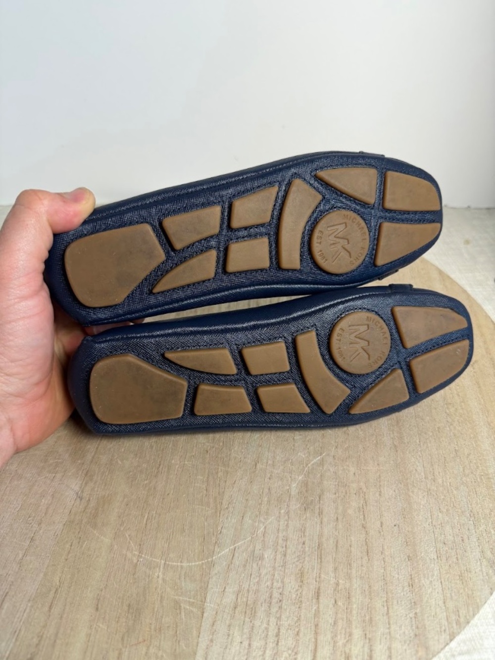 Michael Kors Fulton Moc Flats Navy Leather Gold Logo Womens 6.5 - Picture 4 of 8